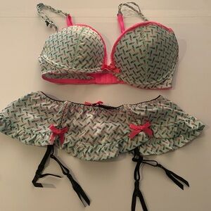 VS Sexy Little Things lipstick print bra panty set